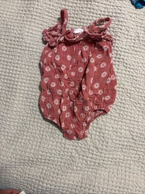 Angel Dear Rusty Rose Daisy-print Baby One-piece
